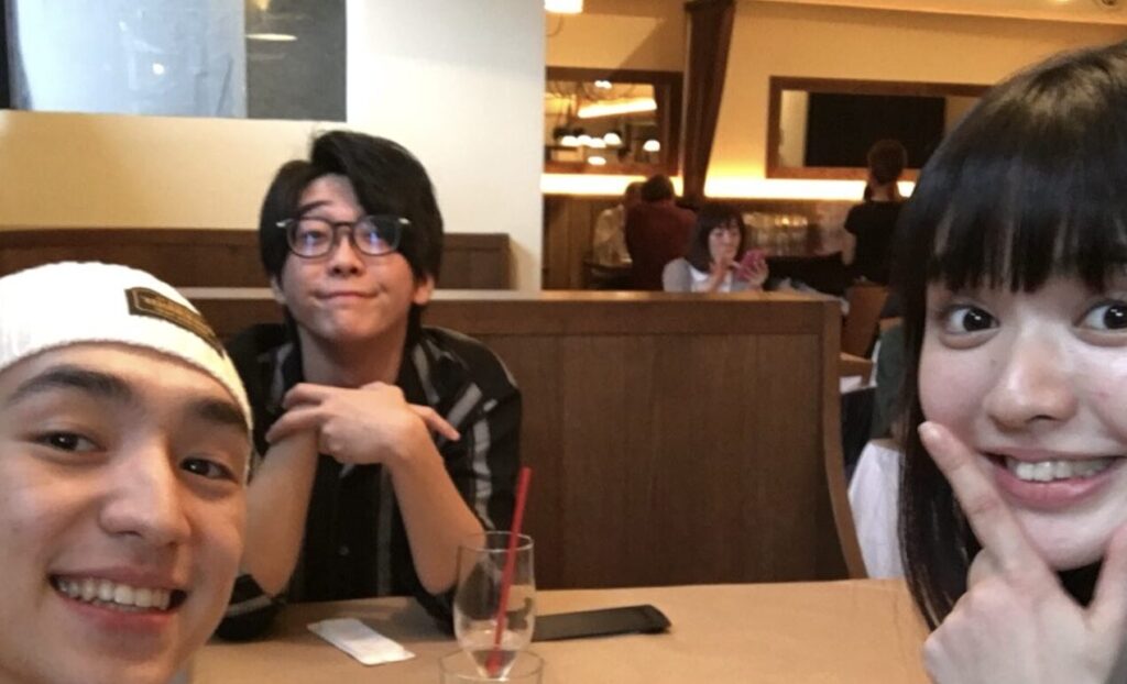 鎮西寿々歌と大森元貴