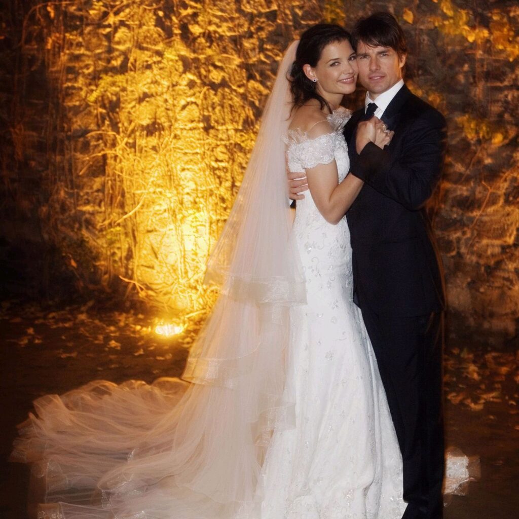 太っ腹！ トム・クルーズからケイティ・ホームズへの結婚ギフトはジェット機。