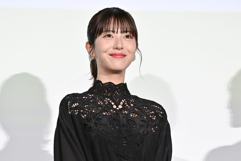 兼近大樹の歴代彼女6人目：浜辺美波（2021年頃）
