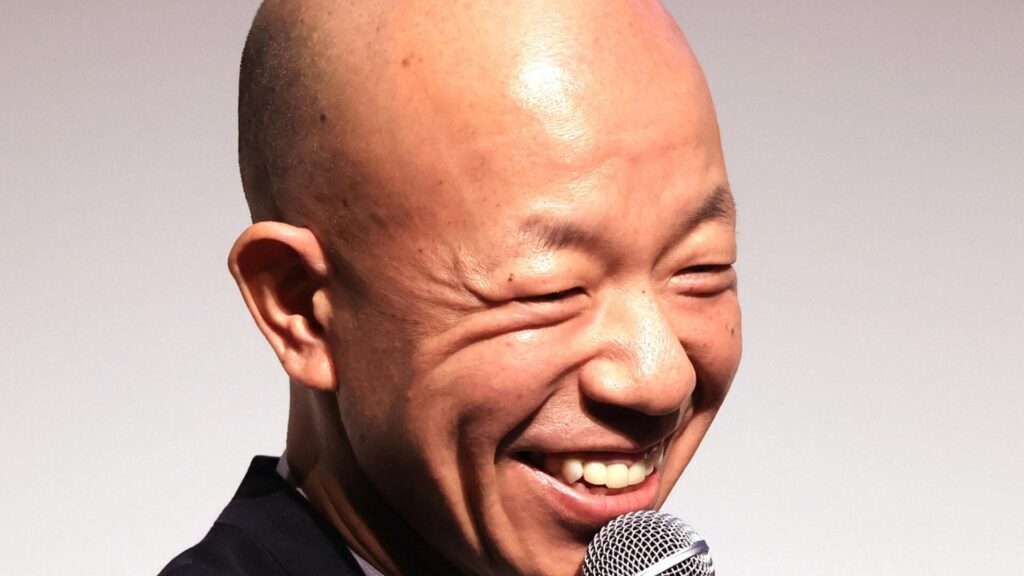 小峠英二のプロフィールと経歴