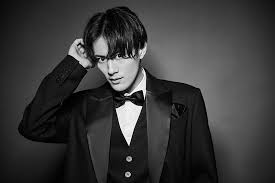 向山毅のプロフィールと経歴