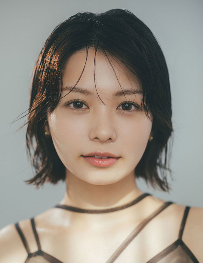 足立佳奈　オフィシャルサイト