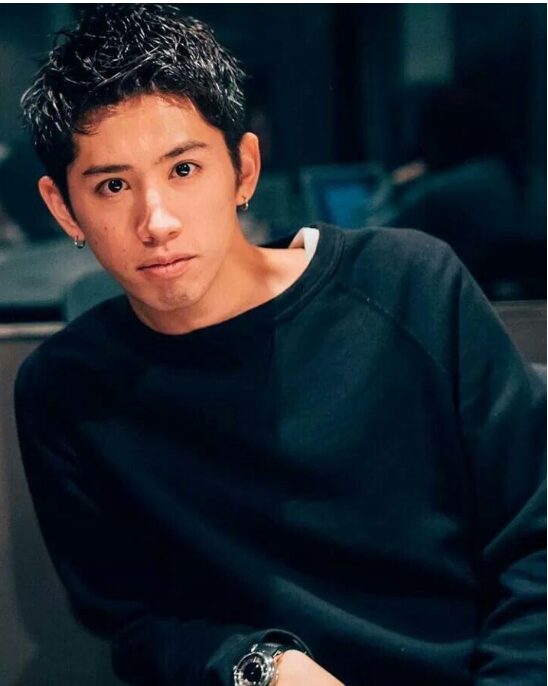 スウェット姿のTAKA