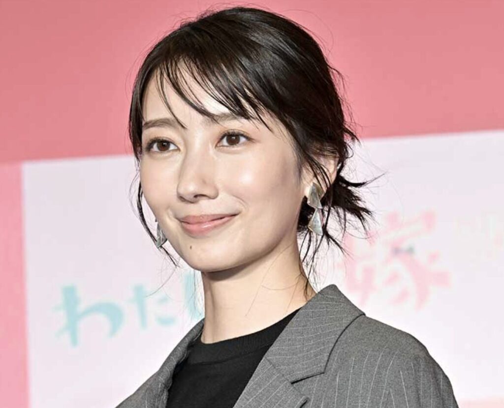 鈴木伸之の歴代彼女3人目：波瑠（2017年頃）