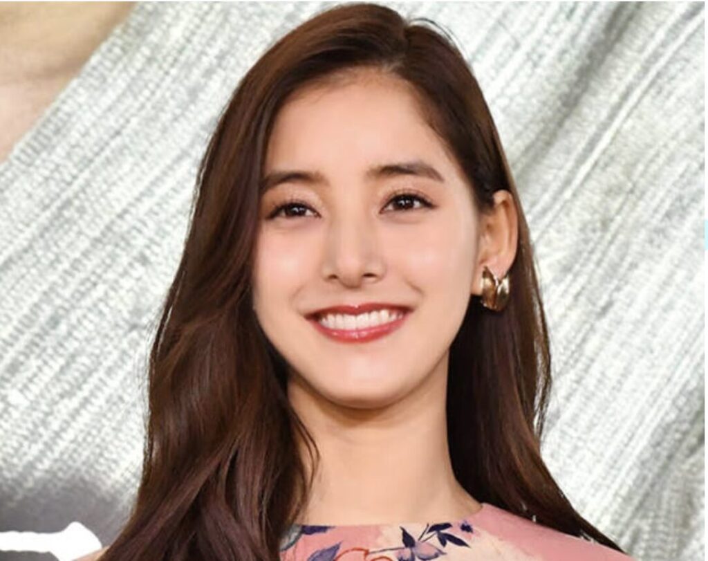 鈴木伸之の歴代彼女7人目：新木優子（2021年頃）