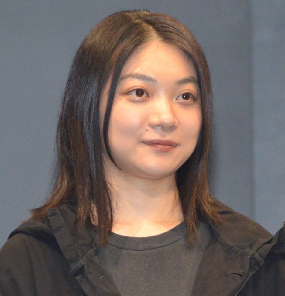 正門良規の歴代彼女7人目：三浦透子（2021年頃）