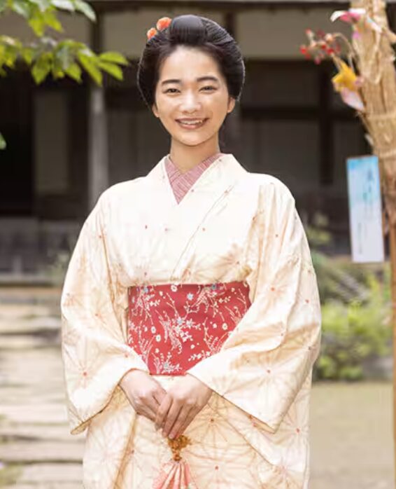 小林虎之介の歴代彼女3人目：見上愛（2026年頃）