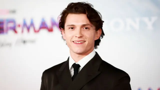 英俳優トム・ホランドさん、酒に「縛られていた」 今年初めから断酒し健康回復と - BBCニュース