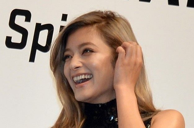 ローラのプロフィールと経歴