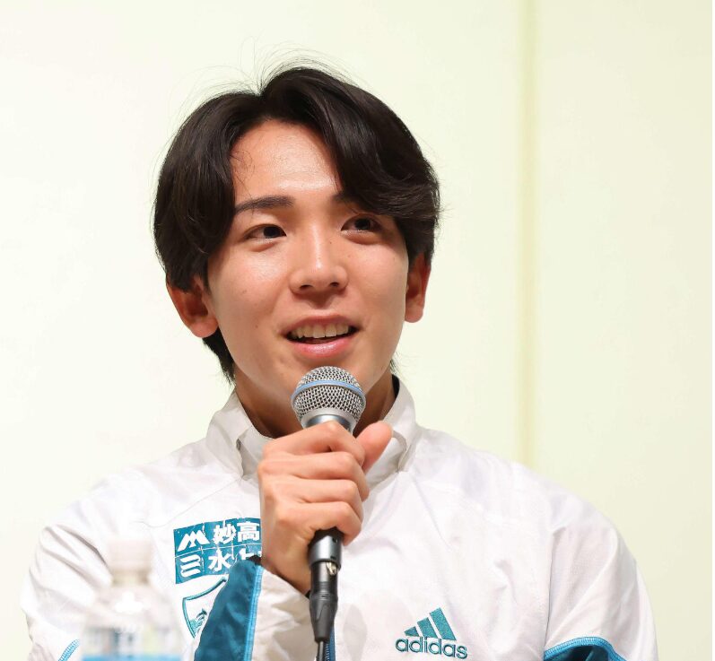 
引用：日刊スポーツ　【箱根駅伝】青学大３区鶴川正也“インスタブロック事件”解決へ…５区若林と熱い抱擁で仲直り？https://www.nikkansports.com/sports/athletics/photonews/photonews_nsInc_202501040000498-0.html