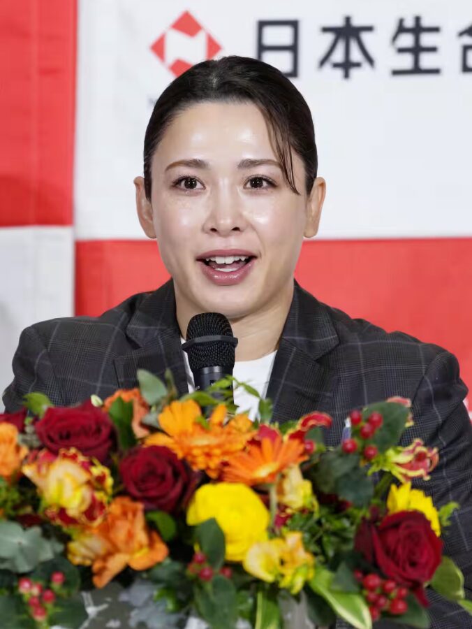 出口クリスタのプロフィールと経歴
