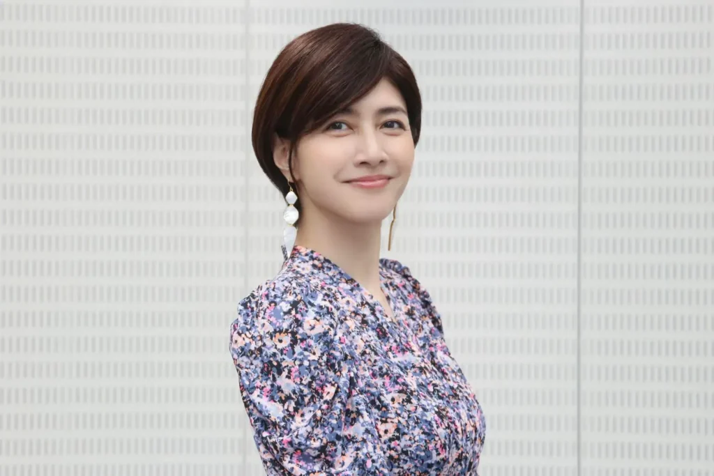 私の美容習慣:内田有紀 「人にも自分にも優しく」 笑っておいしくごはんを食べることがいちばんの美容法 「素肌時間」を重視したやりすぎないケアも - 毎日キレイ