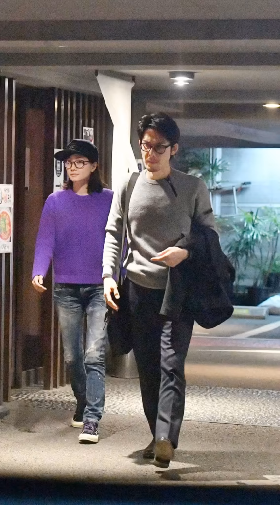 フォトギャラリー1枚目 芸能界一の美男美女!内田有紀♥柏原崇 愛車でお出迎え | FRIDAYデジタル