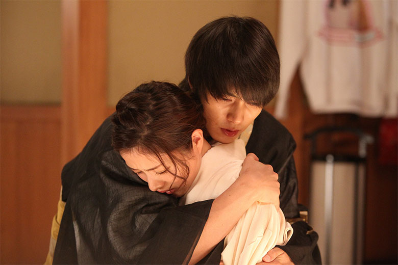 山下智久の歴代彼女6人目：石原さとみ（2015年〜2017年頃）