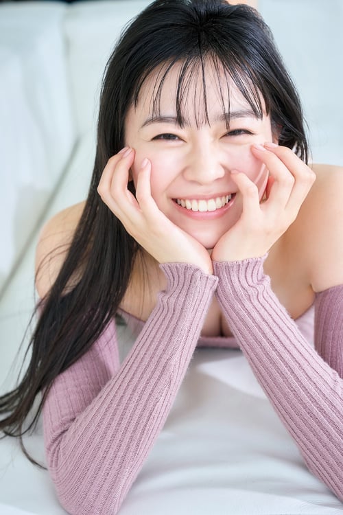 超ときめき♡宣伝部・坂井仁香、2nd写真集よりオフショルニット姿の掲載カット公開 |