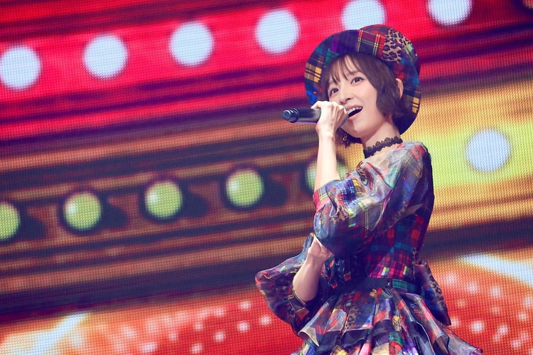 篠田麻里子が“上から”登場!チーム8も復活した、AKB48結成20周年記念コンサート2日目