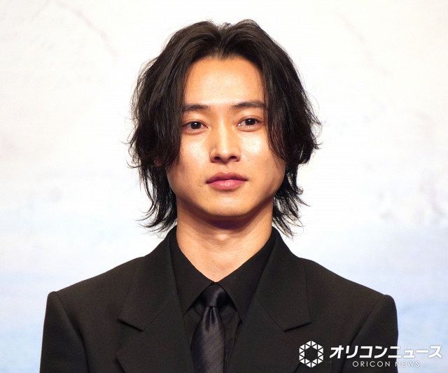 橋本環奈の歴代彼氏9人目:山崎賢人
(2019年頃)