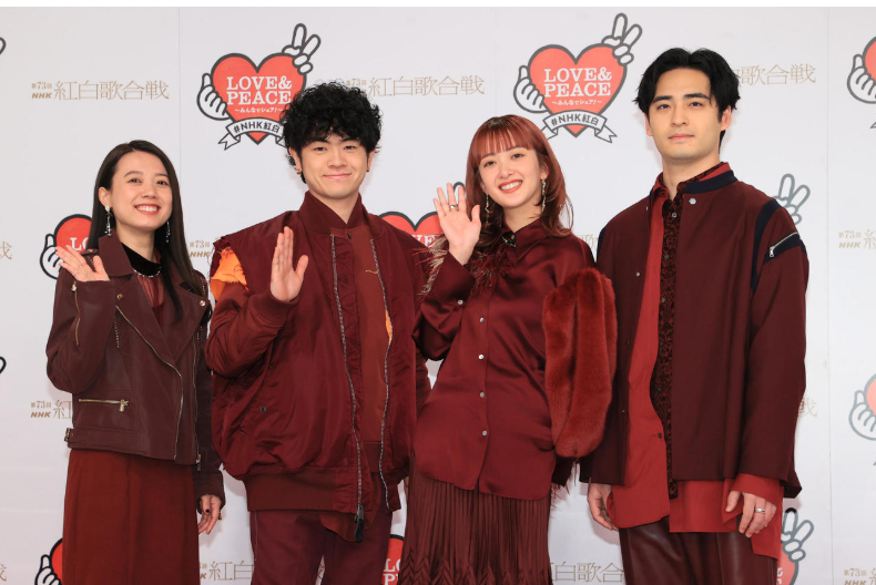 引用元:日刊スポーツ 「第73回NHK紅白歌合戦」リハーサルでフォトセッションに臨む緑黄色社会の、左からpeppe、穴見真吾、長屋晴子、小林壱誓(代表撮影)https://www.nikkansports.com/entertainment/photonews/photonews_nsInc_202212290000298-6.html