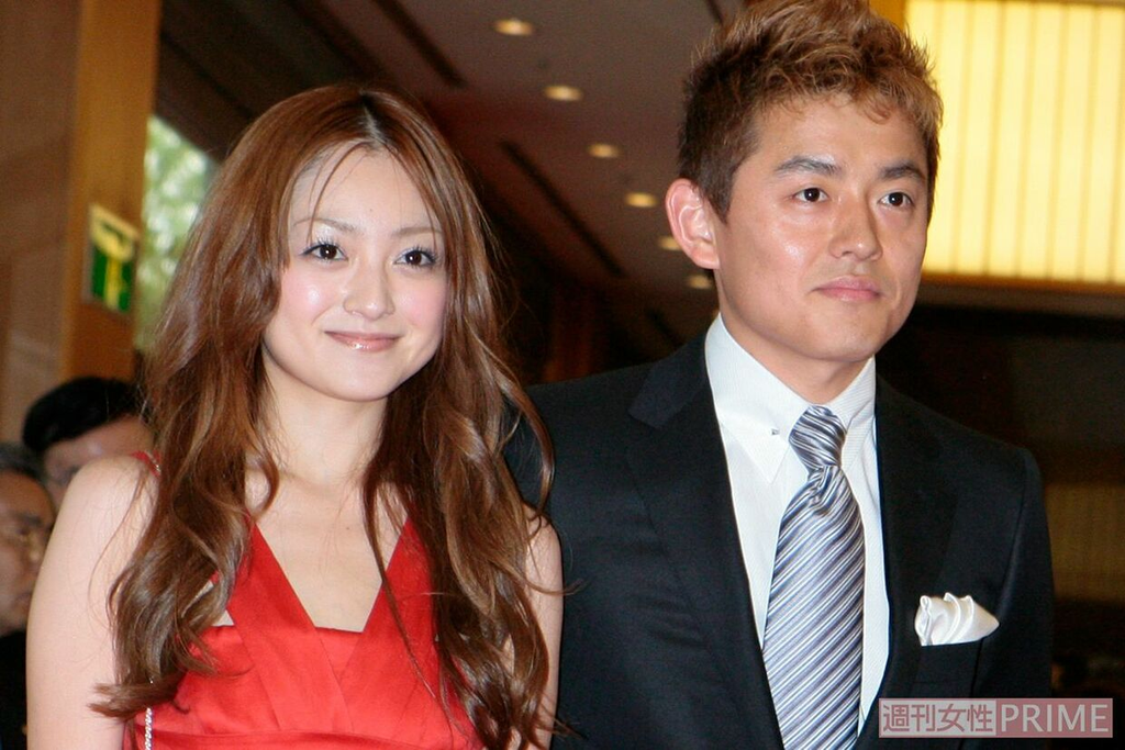 引用元：週刊女性PRIME　井戸田潤、安達祐実（'07年、陣内智則・藤原紀香結婚披露宴）https://www.jprime.jp/list/tag/%E5%AE%89%E9%81%94%E7%A5%90%E5%AE%9F/photo/6