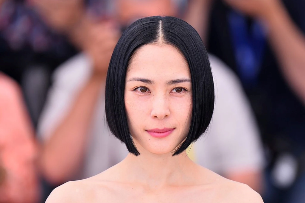 引用元：FORZA STYLE　【圧倒的演技力と清潔感】深津絵里の美貌を2006年から振り返る。https://forzastyle.com/articles/-/64536